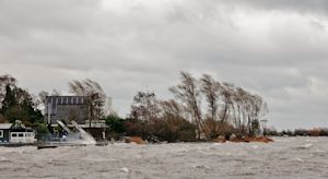 De definities van storm en zware rukwinden
