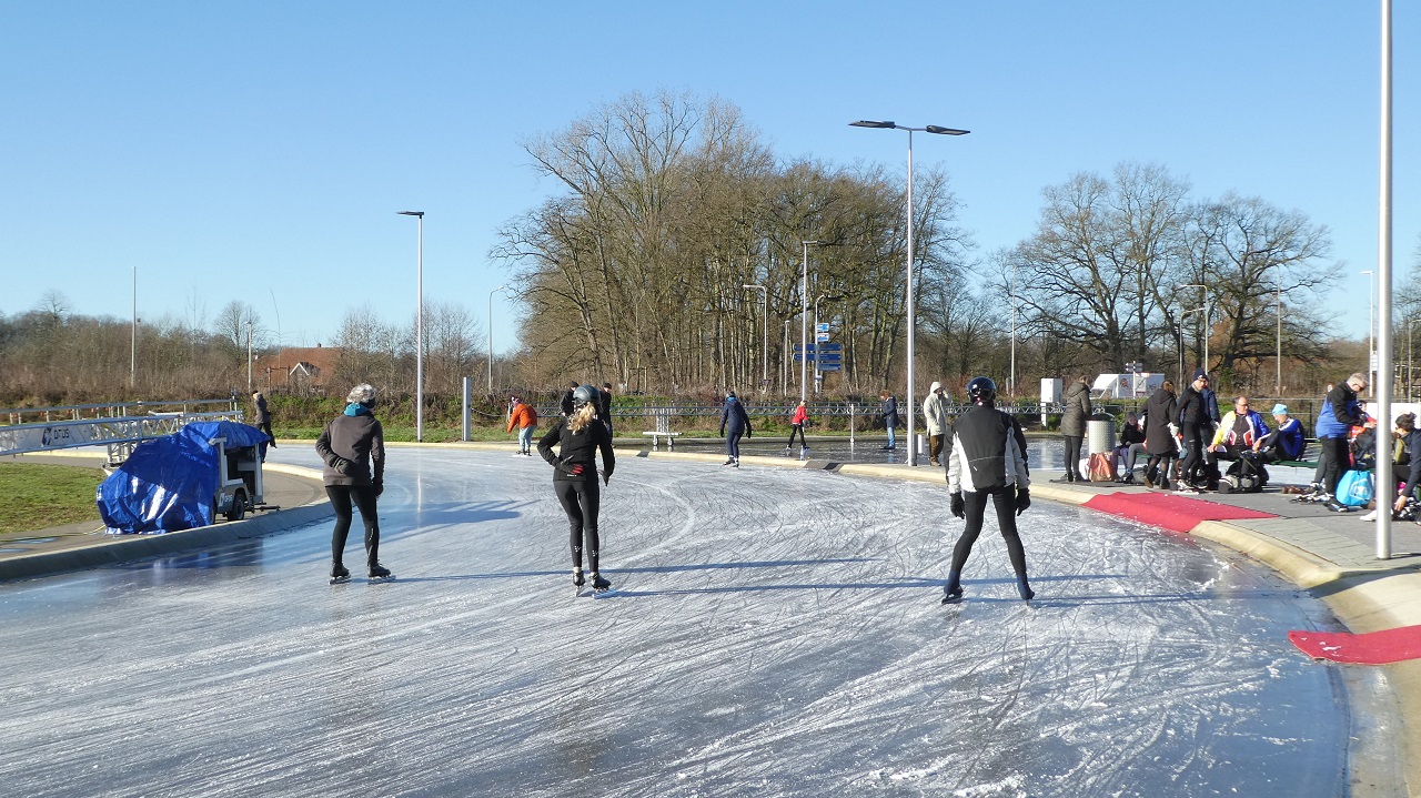 Door de vrij koude nachten kon soms even geschaatst worden. Foto: Willy Bonnink-Naves