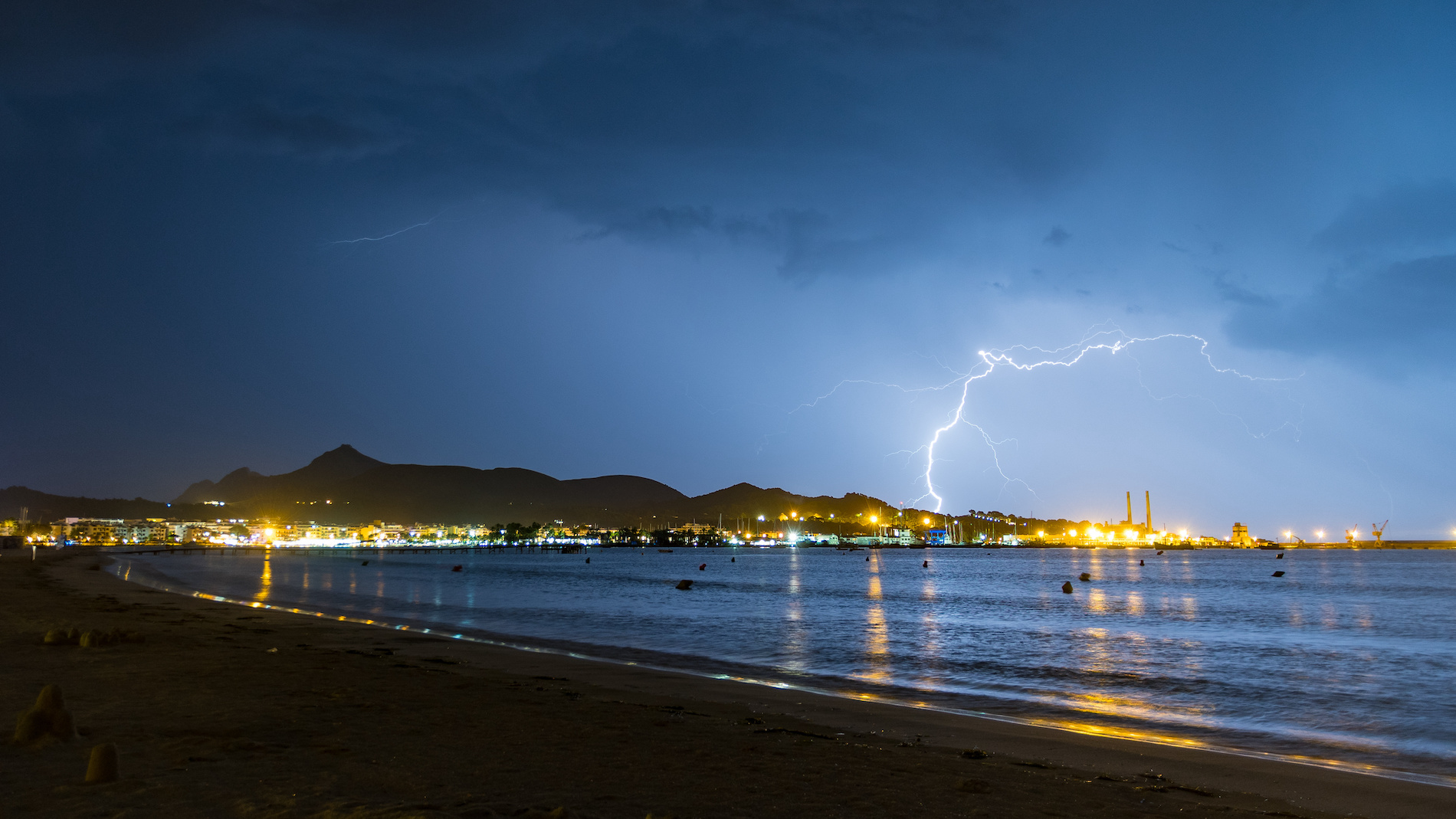 Onweer op Mallorca. Foto: Adobe Stock / Felix.