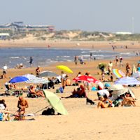 Waarom verbrand je sneller op het strand?