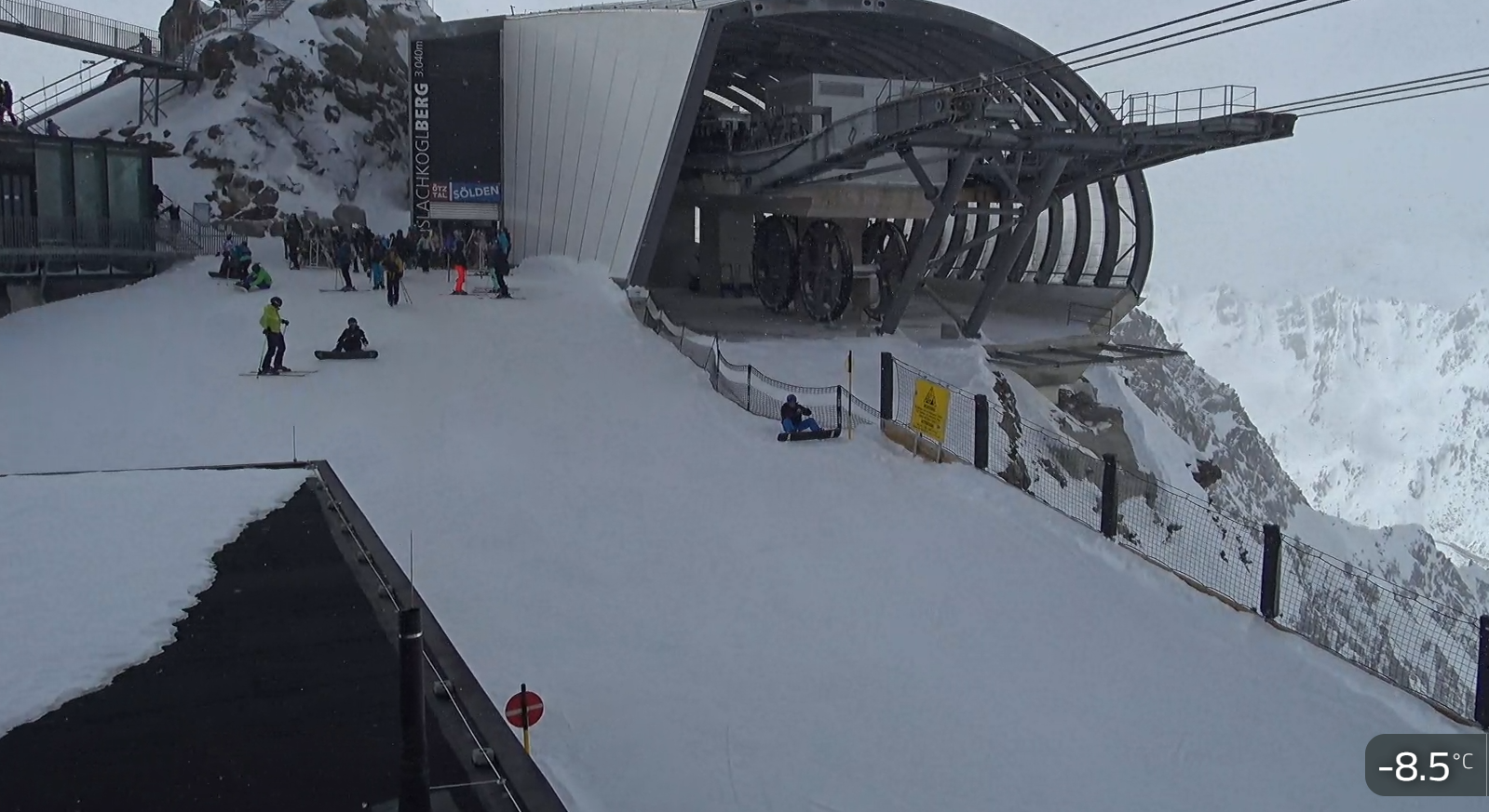 Lichte sneeuwval en koud in Sölden op 30-3-2026. Bron: Feratel