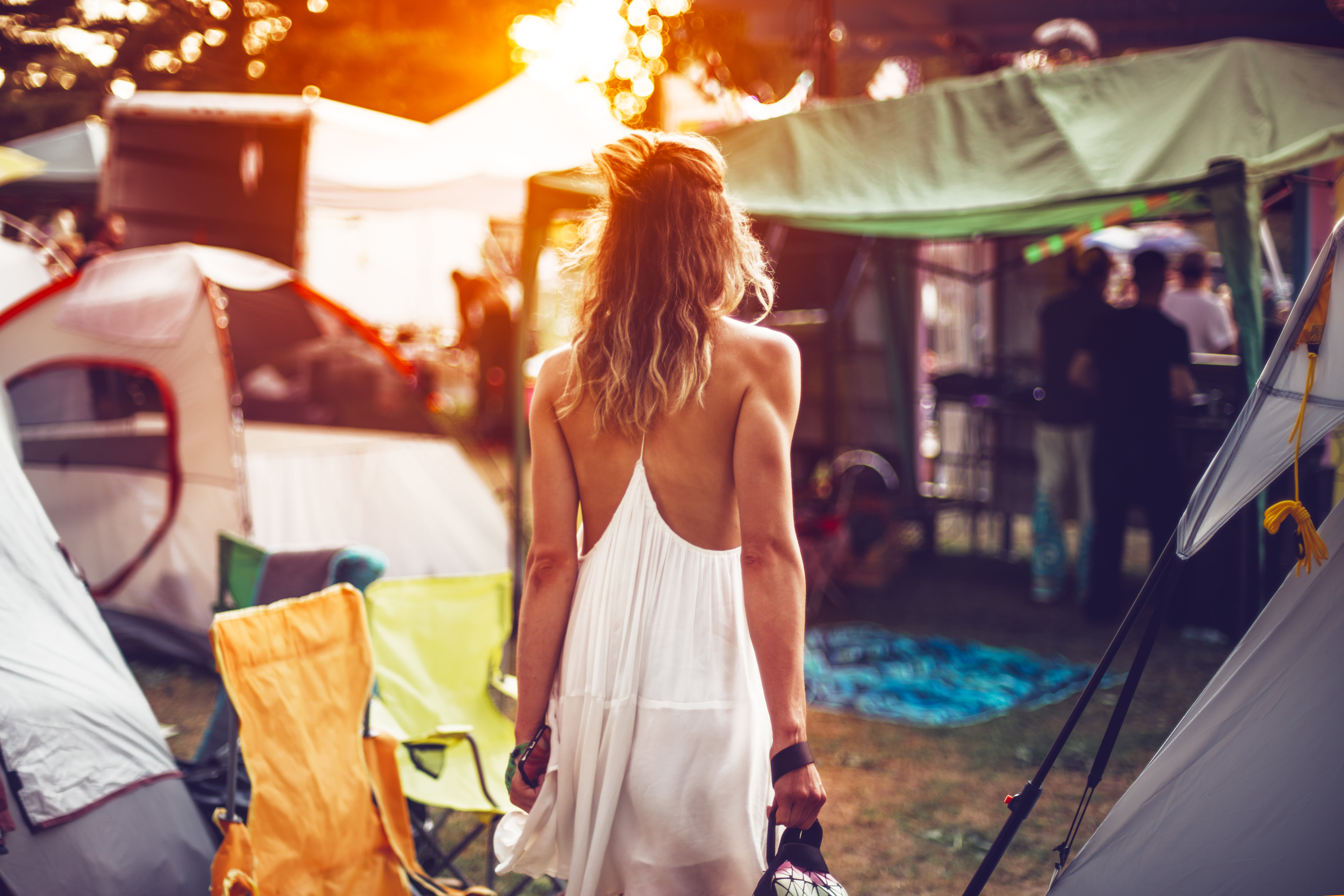 Festival camping zonsondergang. Foto: AdobeStock / janifest