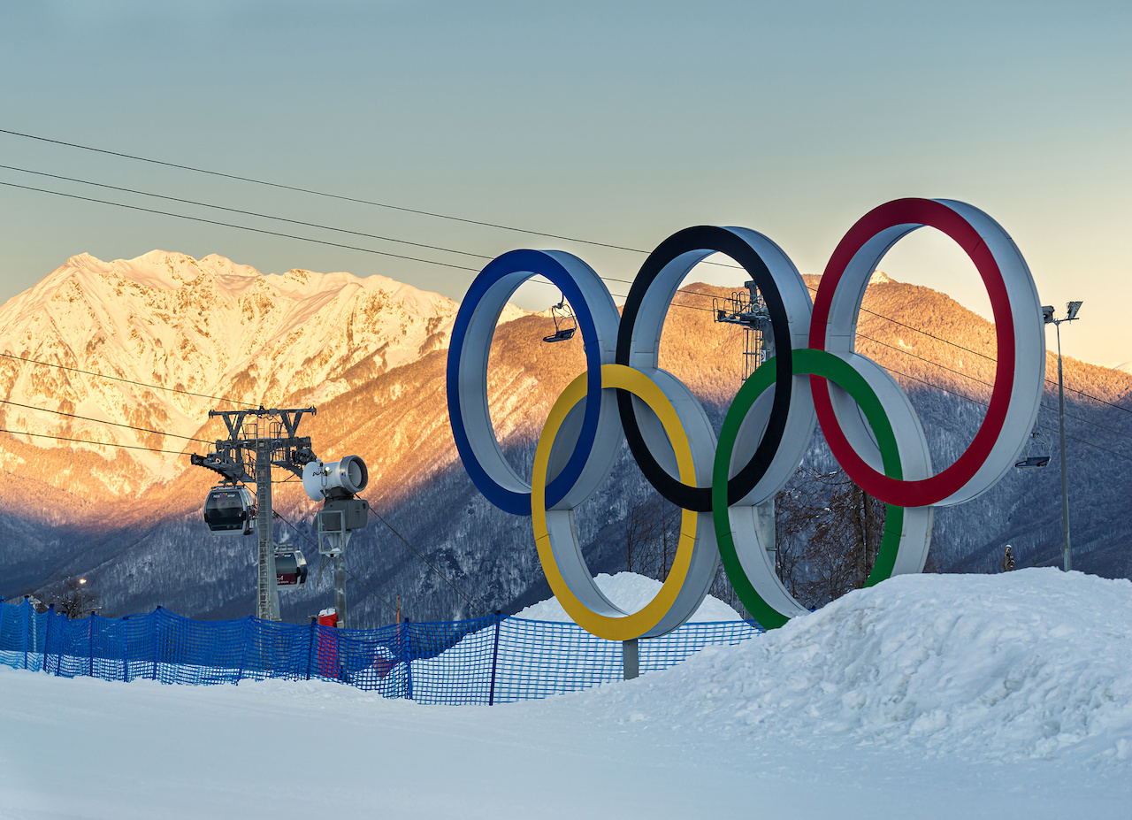 Olympische ringen Winterspelen. Foto: Adobe Stock / maxoidos