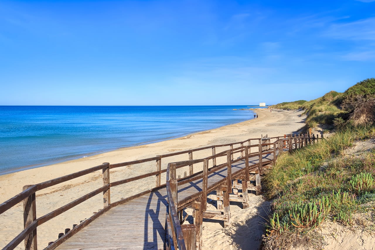 De prachtige kust van Puglia. Foto: Adobe Stock / vololibero
