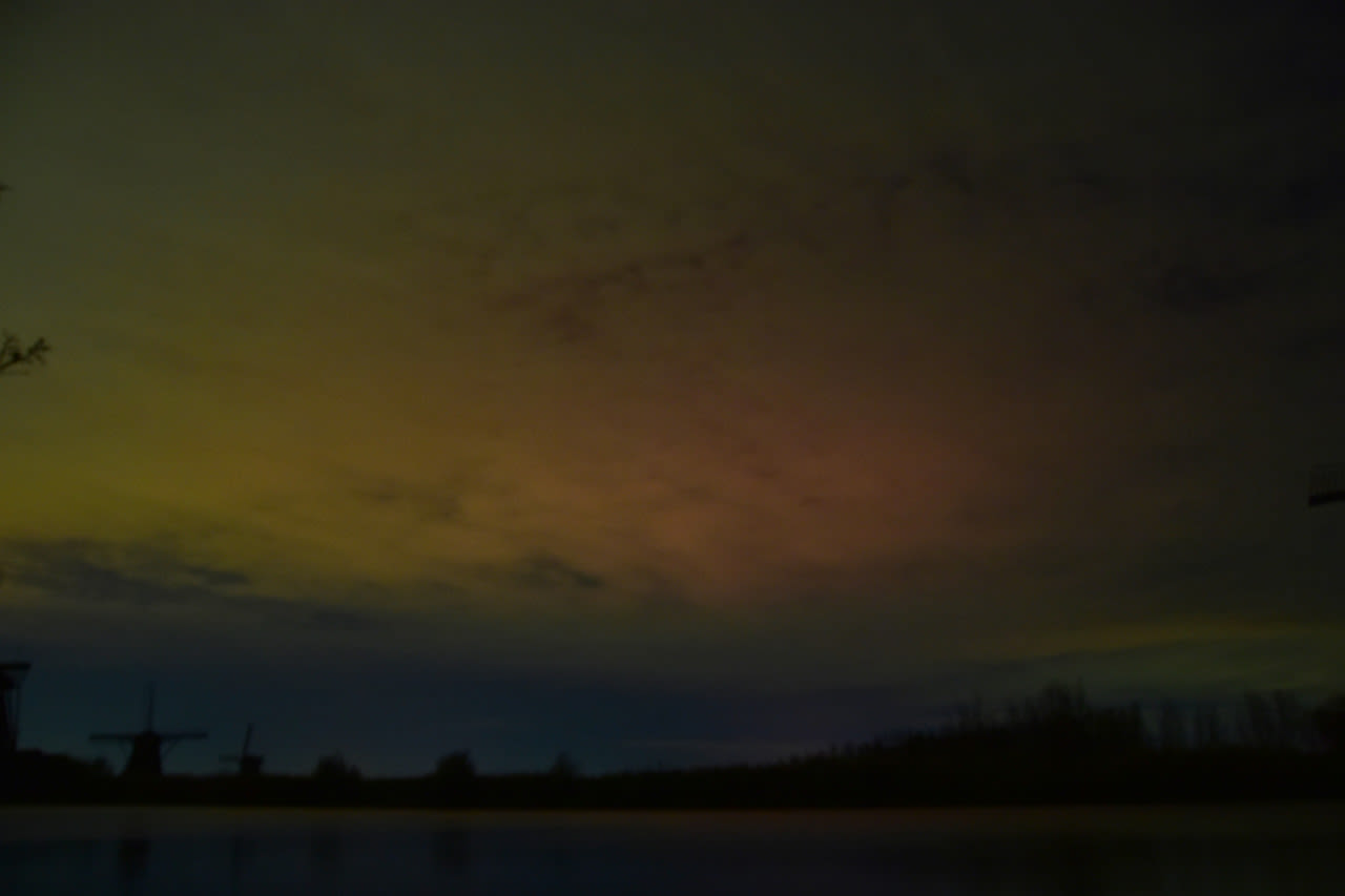 Niet overal was het noorderlicht even fel te zien. Foto: Johan Klos, Alblasserdam.
