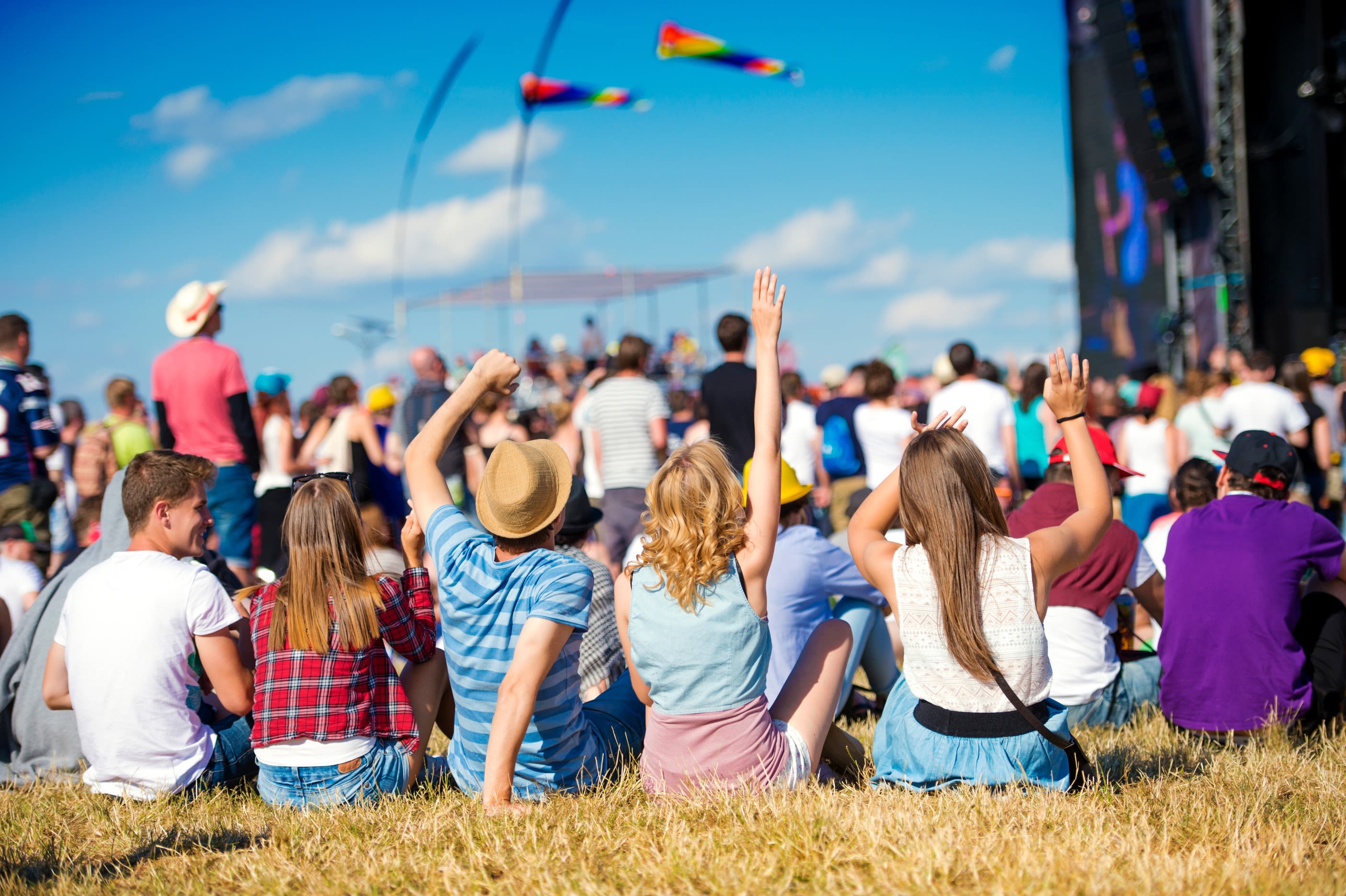 Warm en zonnig festivalweer! Foto: Adobe Stock / kleberpicui