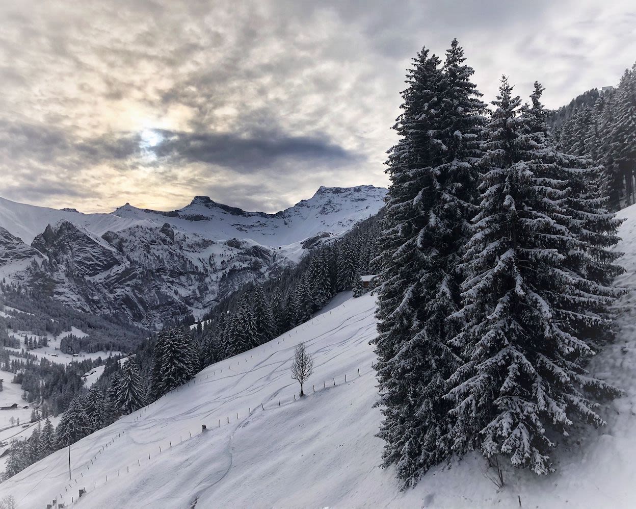 Toenemende bewolking in Adelboden (Zwitserland), veel sneeuw op komst