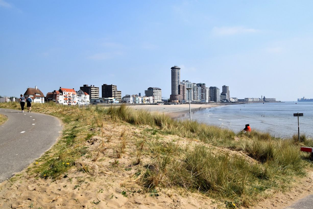 Zonnig lenteweer op de boulevard van Vlissingen. Foto: Anne-Marie van Iersel