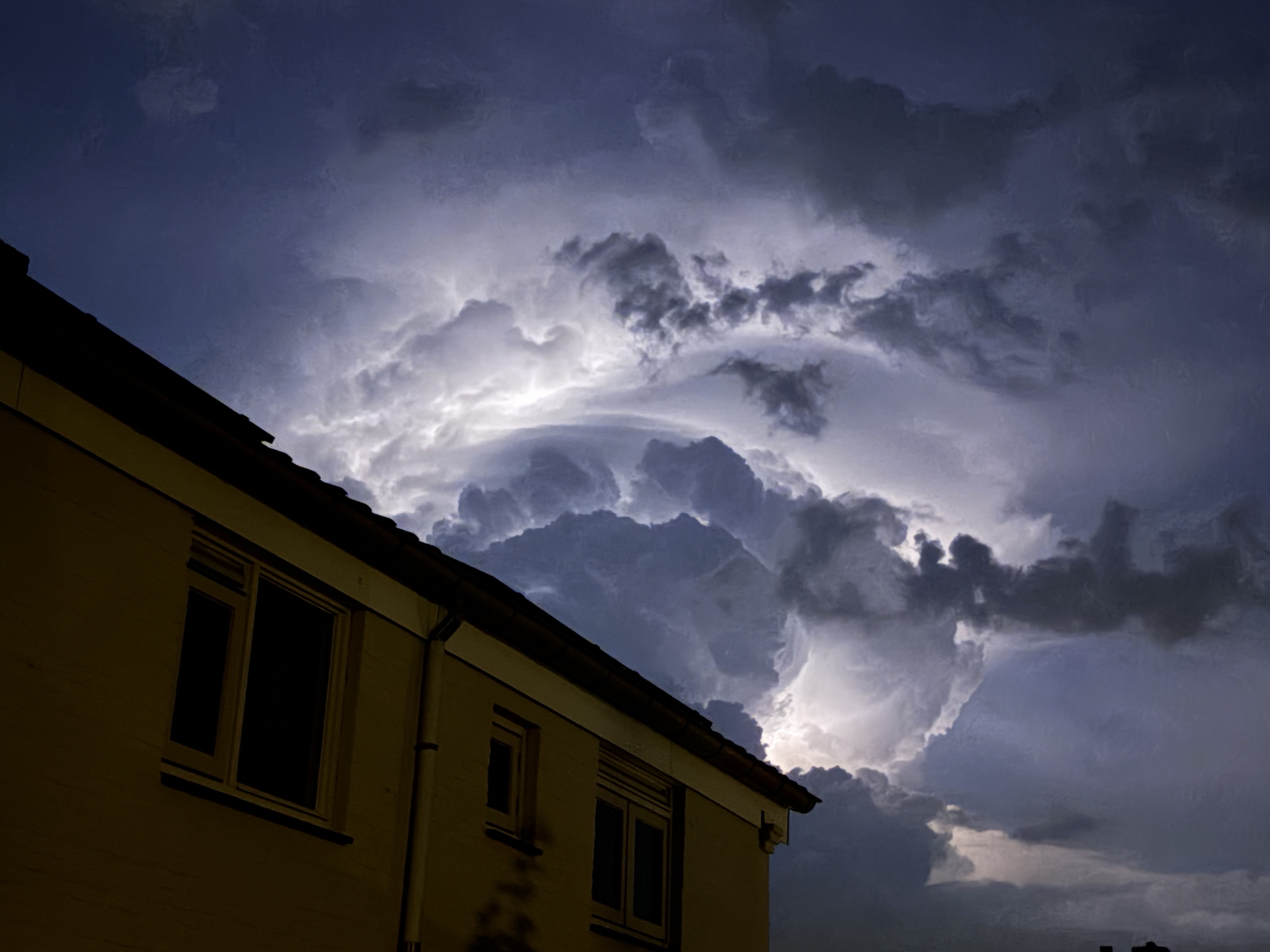 Stevig onweer op komst 