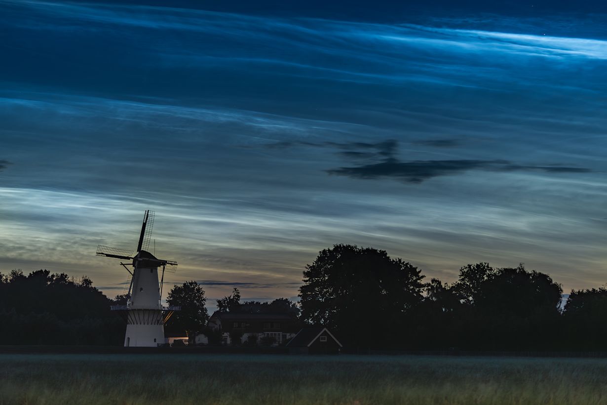 Lichtende nachtwolken in Gelderland, 24 juni 2025 3:30 uur. Foto Chis Biesheuvel