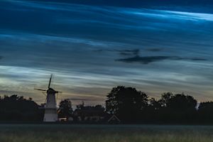 Fraaie lichtende nachtwolken, bekijk de beelden