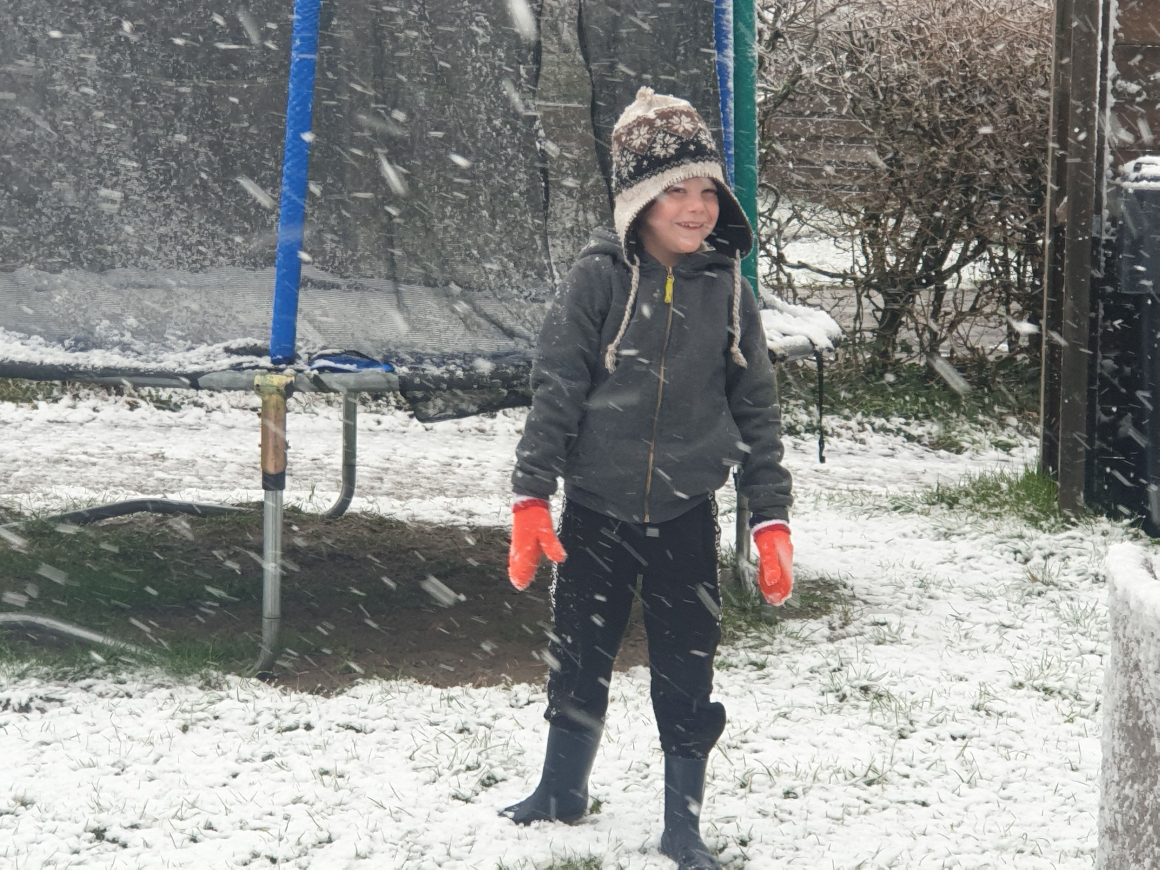 Sneeuwpret in de tuin. Foto: Sven Peter. 