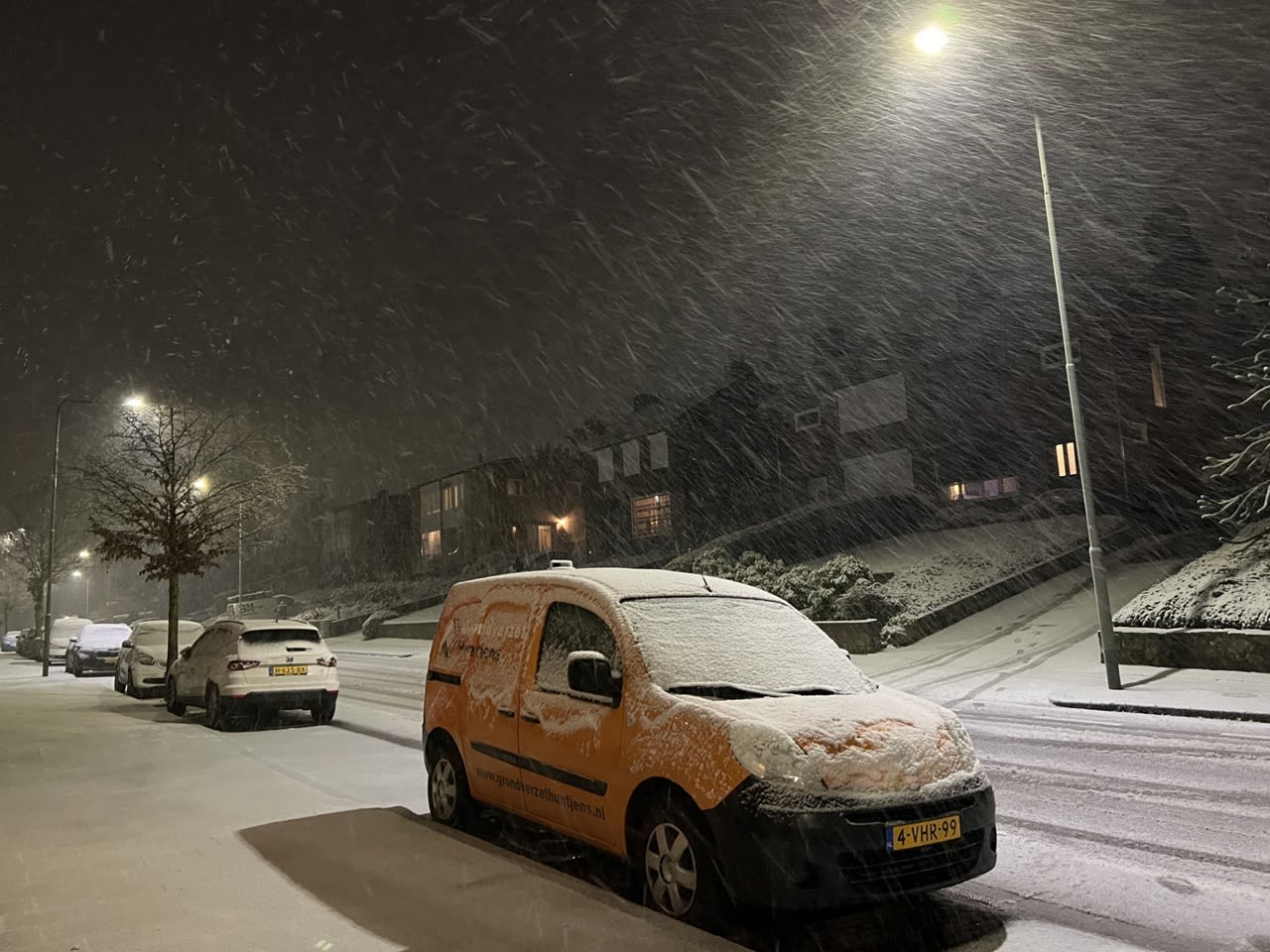 De regen is overgegaan in sneeuw. Foto: Diana Huntjens