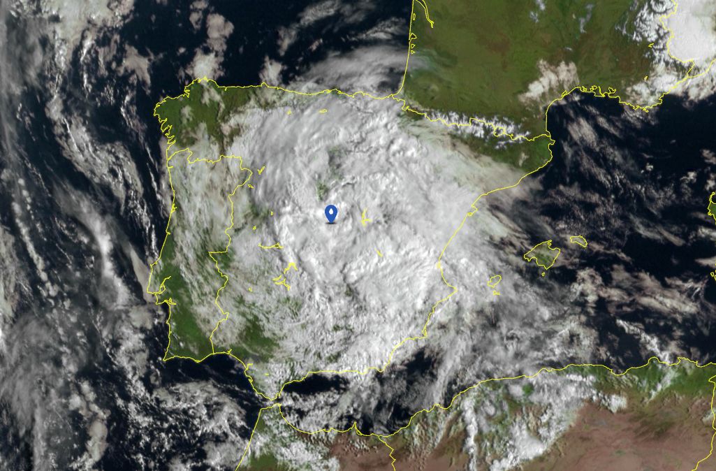 Zware buien boven Spanje. Bron: Sat24.com.