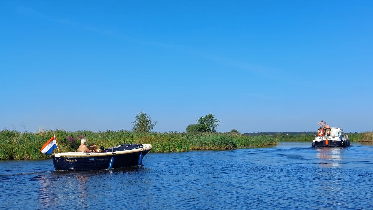 Zonnige zomerdag op het water. Foto: Martin Vye.