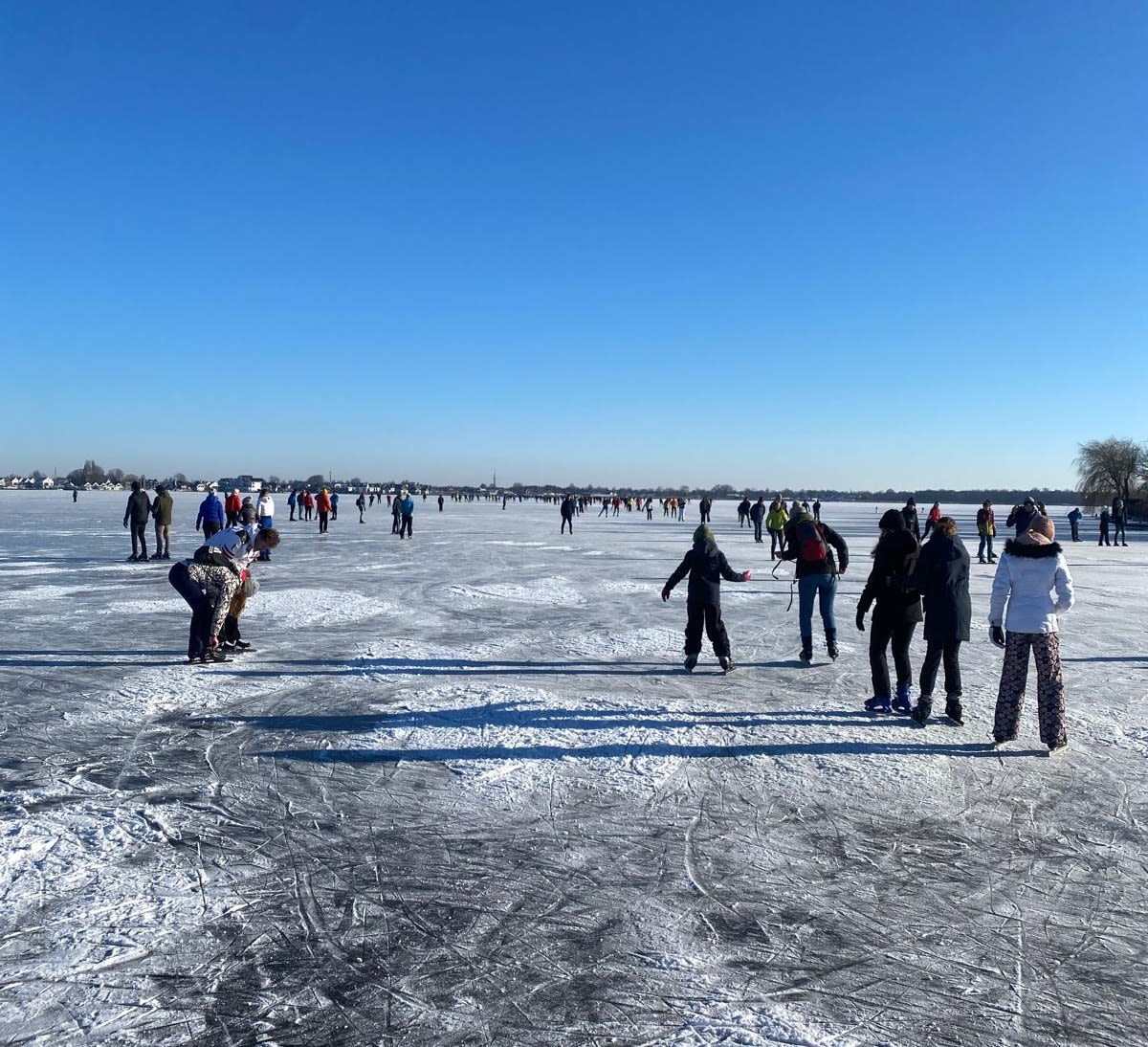 De laatste keer dat er op de Loosdrechtse Plassen geschaatst kon worden was in februari 2021. Foto: Berend van Straaten