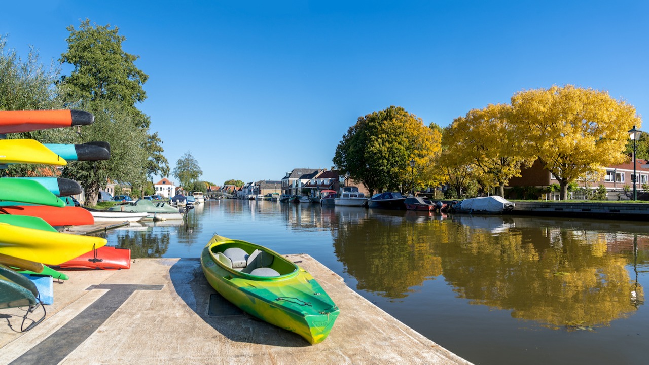 Mooie herfstkleuren, blauwe luchten en aangename temperaturen om te kanoën! Foto: John Duurkoop
