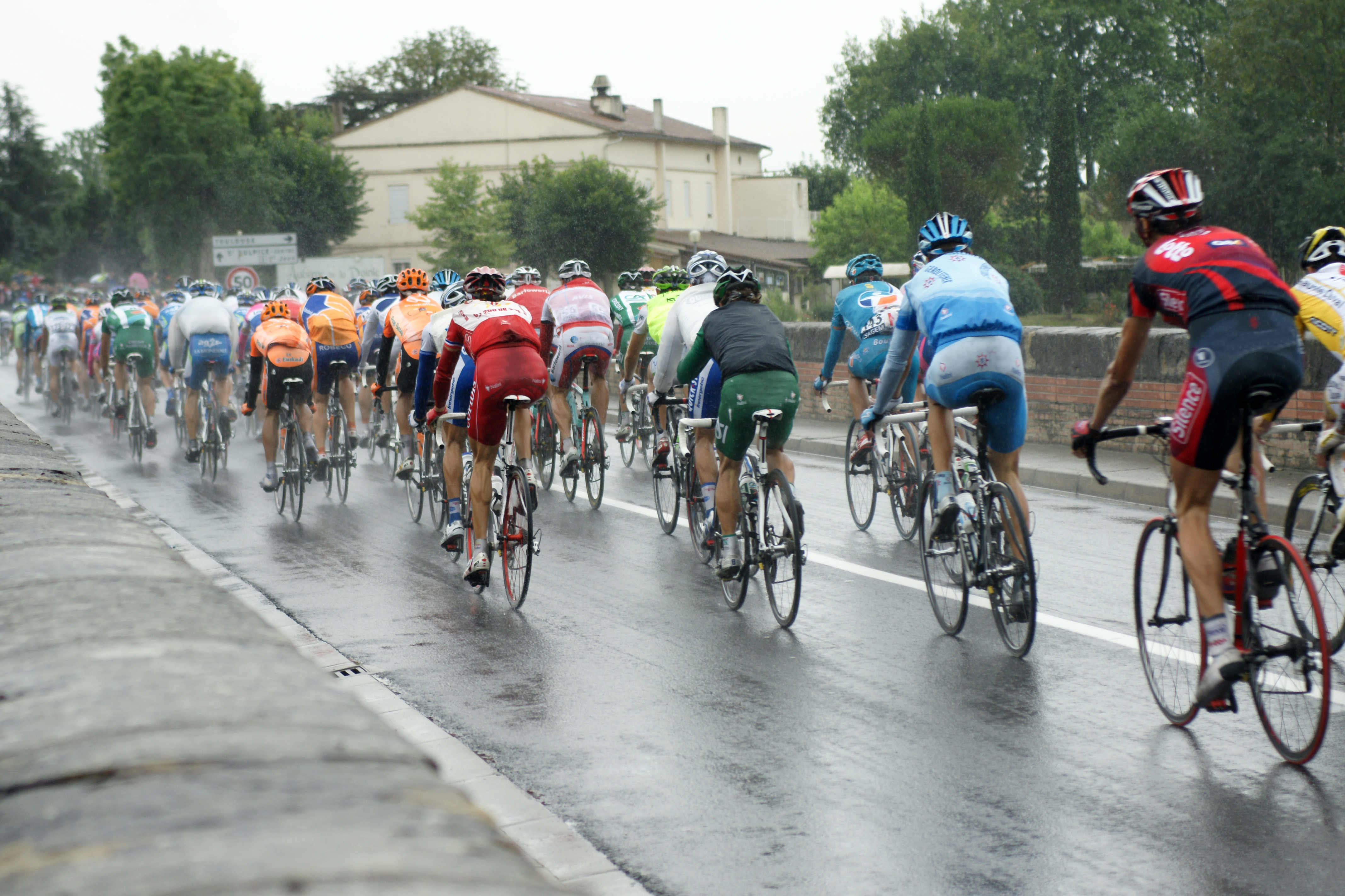 Kans op natte wegen tijdens de woensdagrit van de Giro d'Italia.
Foto: Adobe Stock / Photo Passion