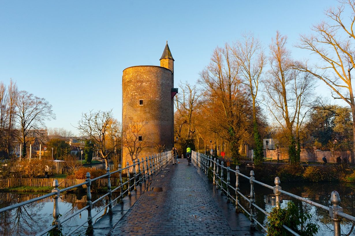 Een novemberdag in Brugge. Foto: Adobe Stock / fukez84