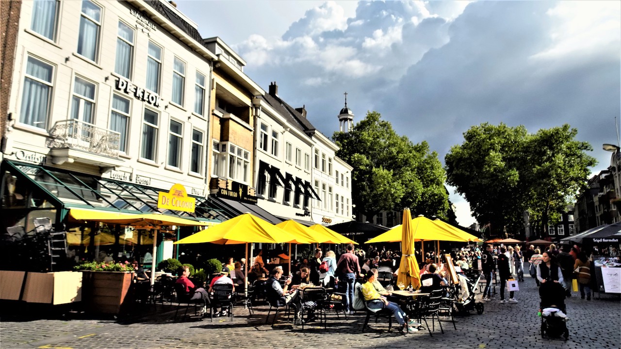 Begin van de week is het nog genieten op het terras. Foto: Henk Voermans.