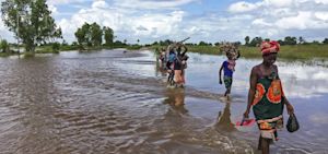 Cycloon Chalane aan land in Mozambique en neemt af in kracht