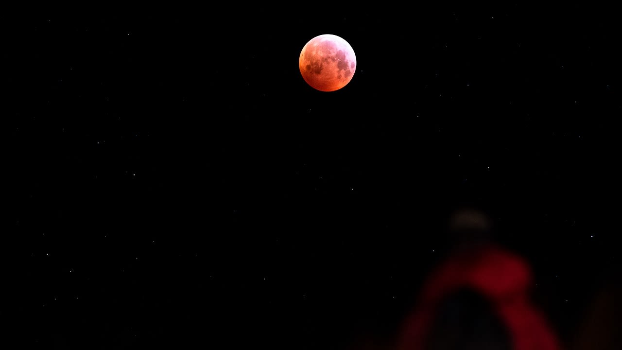 Op 21 januari 2019 kleurde de maan rood bij de verduistering. Foto: Dirk van Egmond