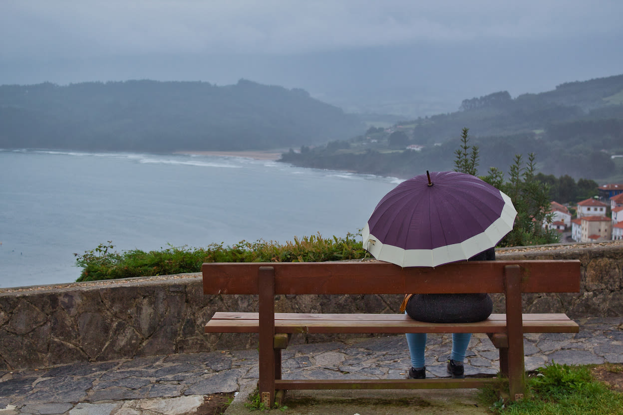 De paraplu komt de komende tijd in Spanje in Portugal goed van pas. Foto: AdobeStock / manuel