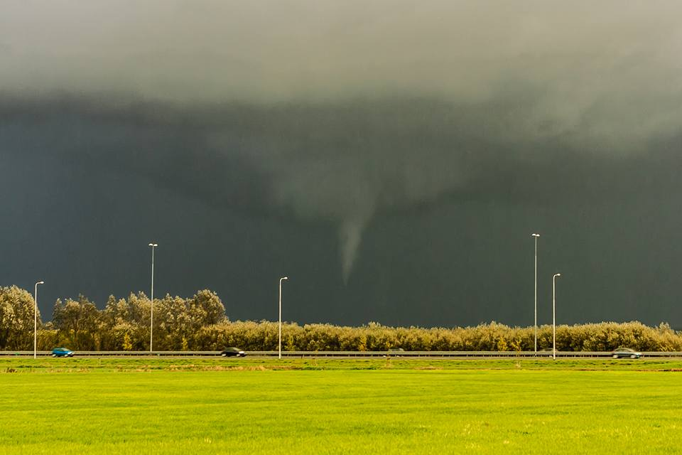 De tornado vlakbij Arnhem. Foto: Wilfred Janssen