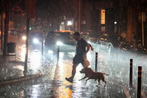 Recordregen en overstromingen treffen Barcelona