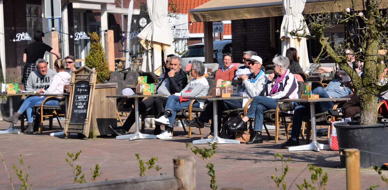 In de zon op het terras. Foto: Anne-Marie van Iersel