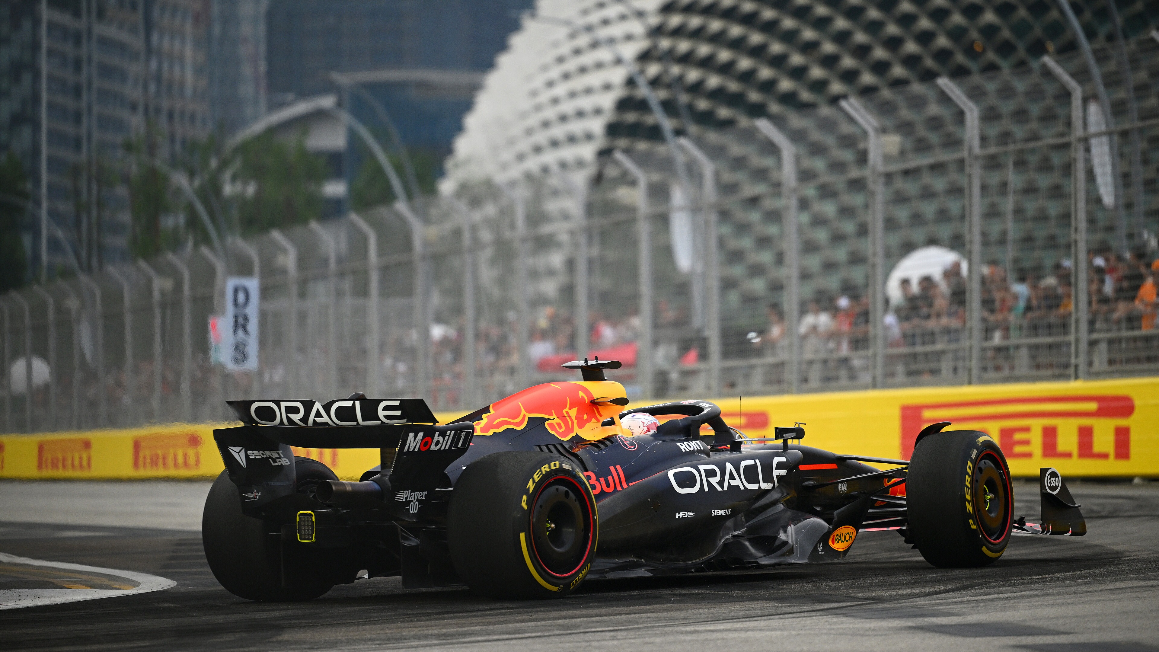 Max Verstappen tijdens de vrije training op het circuit van Singapore in 2024. Foto: Clive Mason / Getty Images / Red Bull Content Pool
