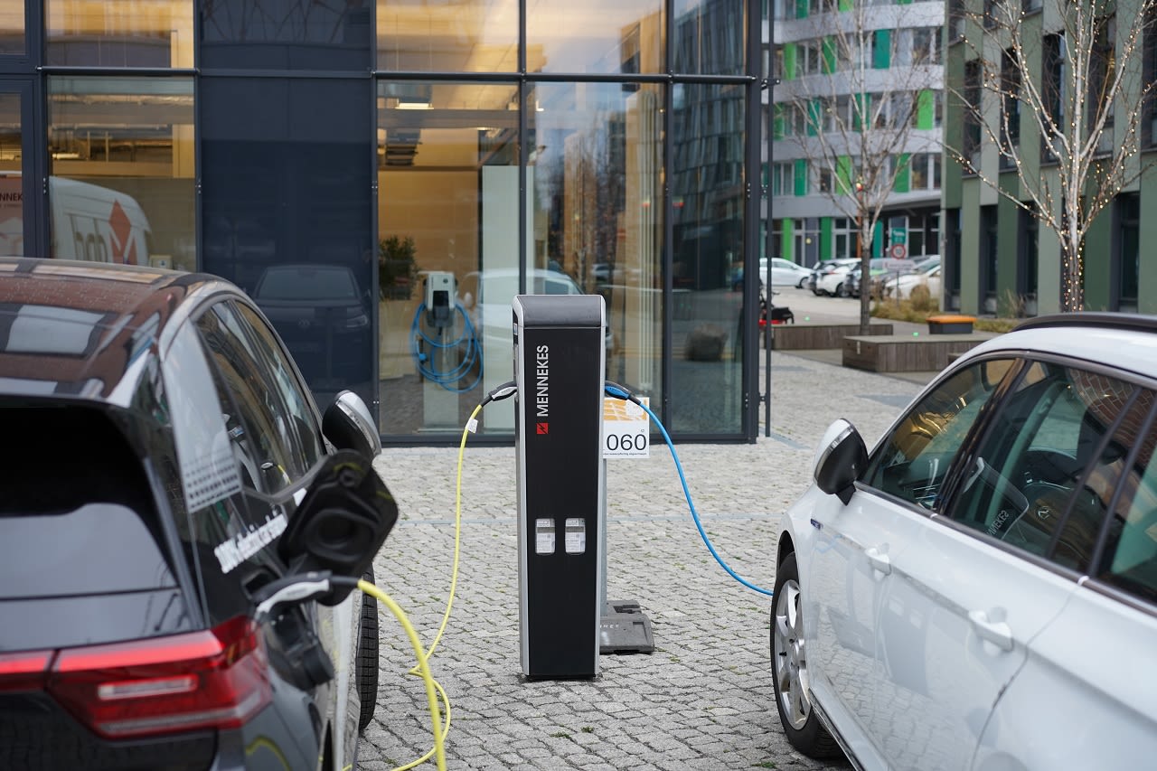 Je elektrische auto opladen. Foto: AdobeStock / Achim Wagner