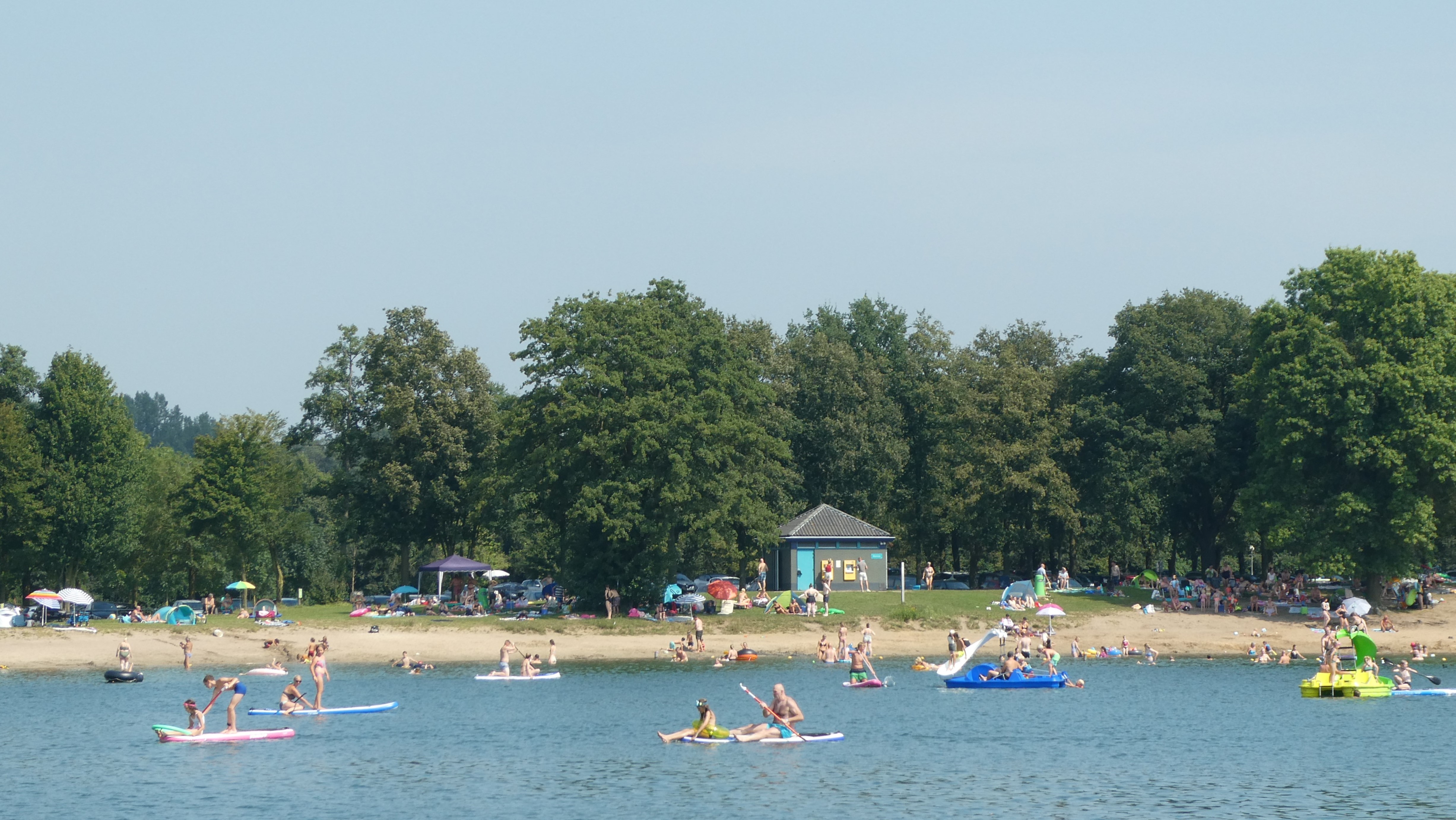 Verkoeling opzoeken op een tropische zomerdag. Foto: Willy Bonnink-Naves