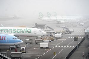 Op uitgebreide schaal (dichte) mist, hinder voor vliegverkeer