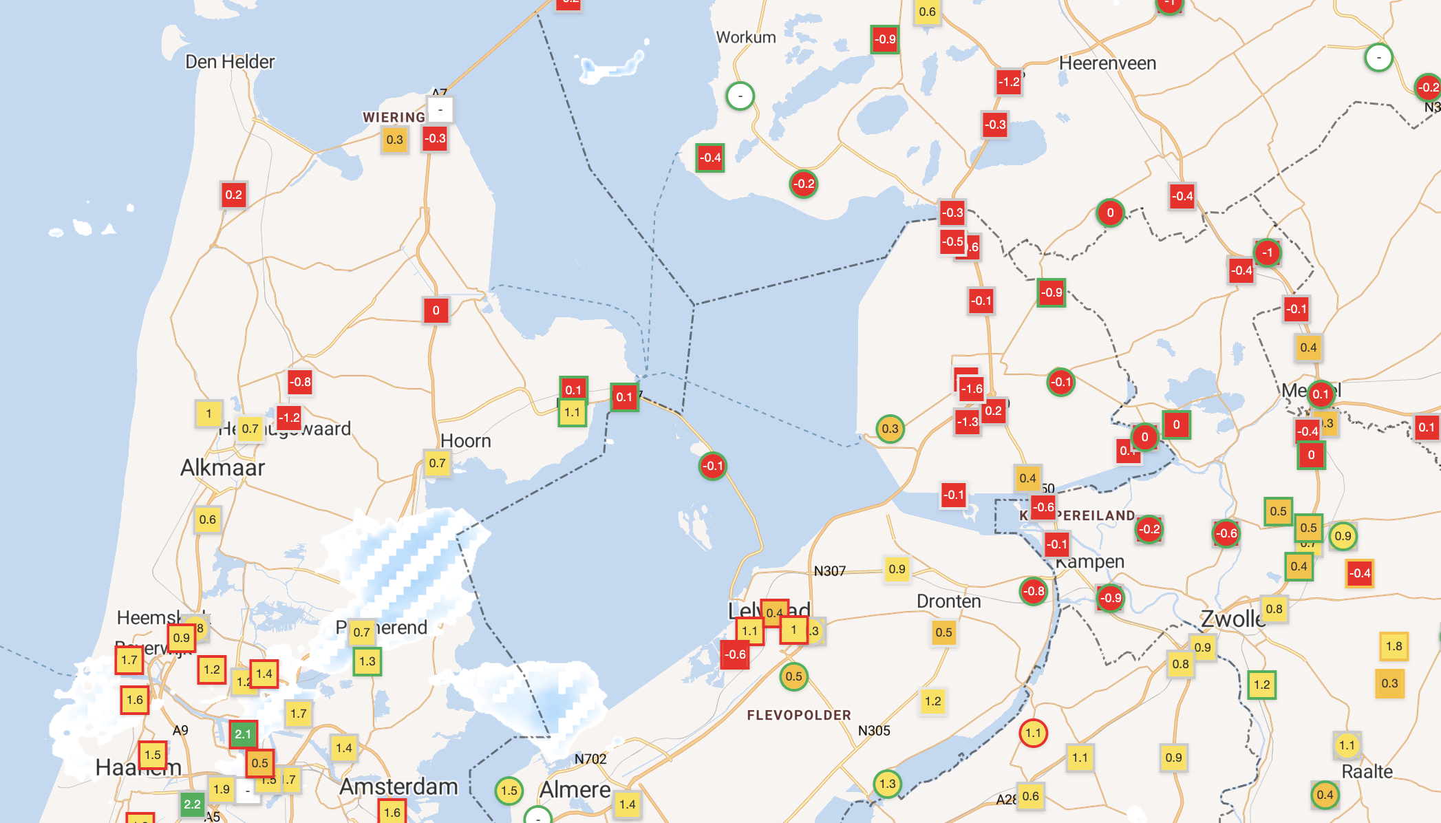 De wegdektemperatuur daalt op steeds meer plaatsen. Op de rode punten ligt de temperatuur al rond of onder het vriespunt. Bron: Infoplaza Gladheidsbestrijding.