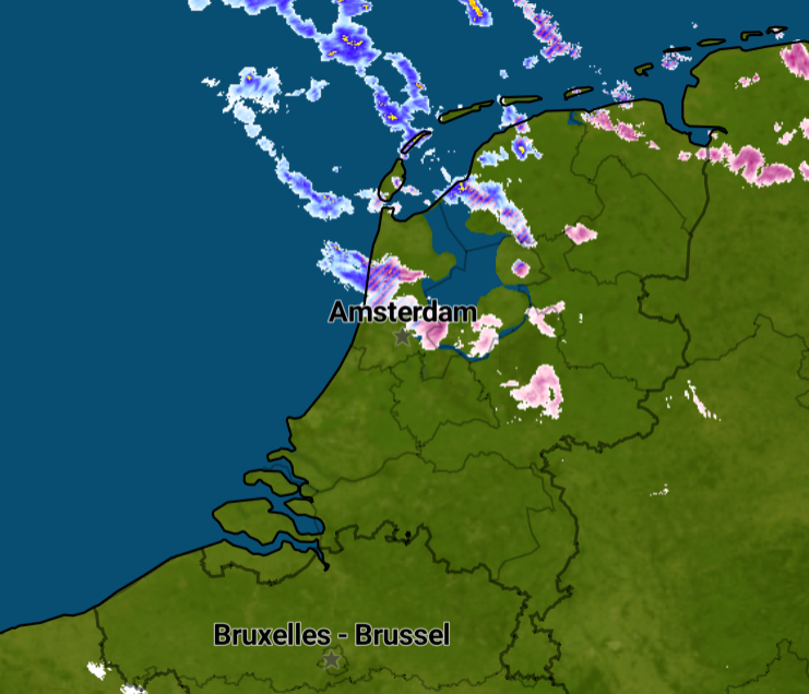 Ten noorden van de lijn Amsterdam naar Arnhem komen nog winterse buien voor. Bron: Imweather.com