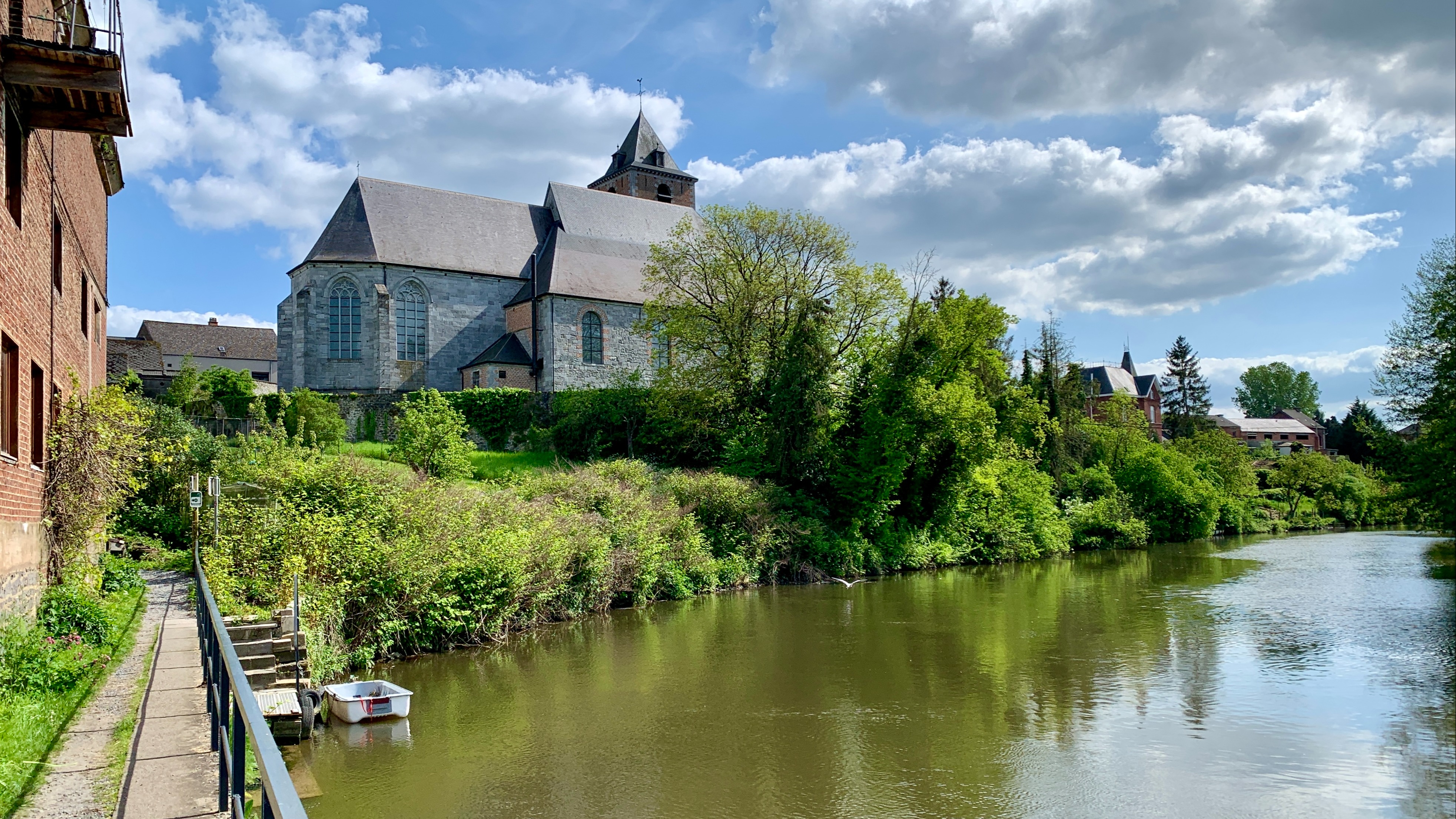 Zon en stapelwolken in Solre-sur-Sambre. Foto: Yannick Damen