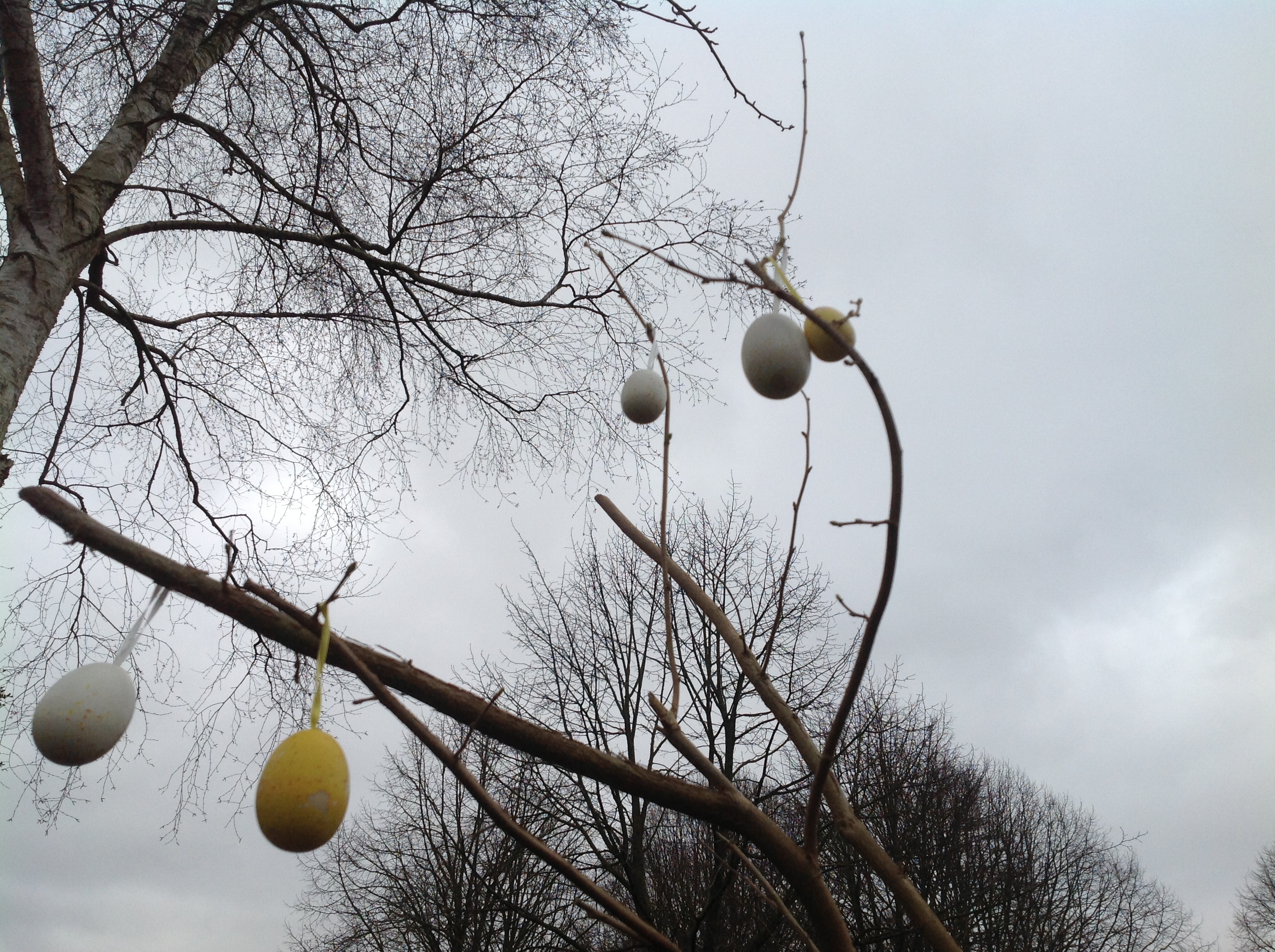 Koudste Pasen, eerste paasdag en tweede paasdag ooit met paaseieren en veel bewolking