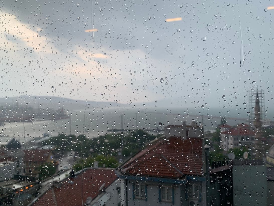 Veel regenbuien in Istanboel. Foto: AdobeStock/dipesh