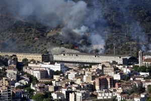 Evacuaties in noordoosten Spanje door grote natuurbrand