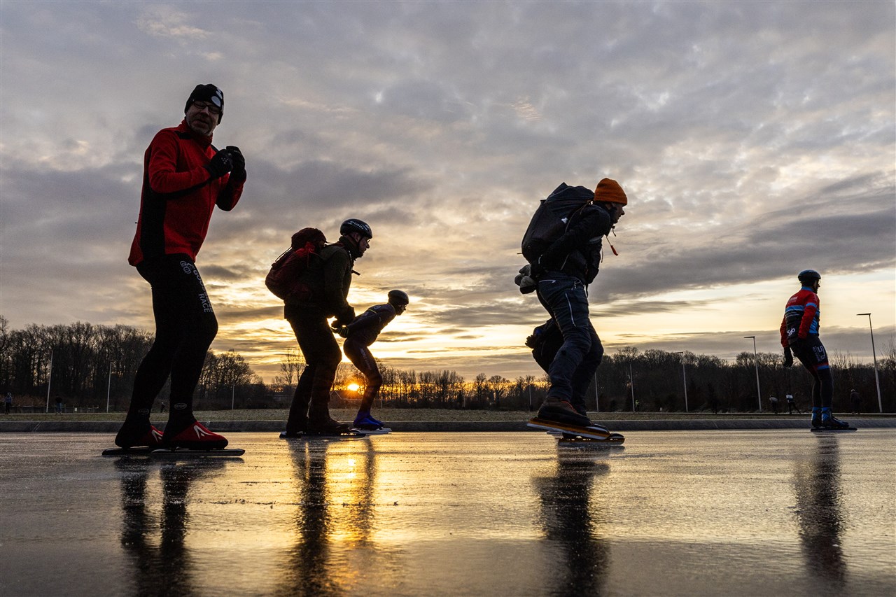 Schaatsers op natuurijs. Foto: ANP VINCENT JANNINK
