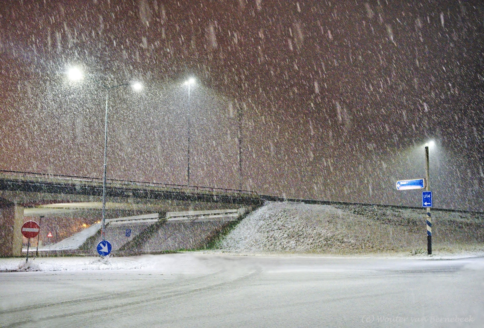 sneeuw, weg nacht Eindhoven