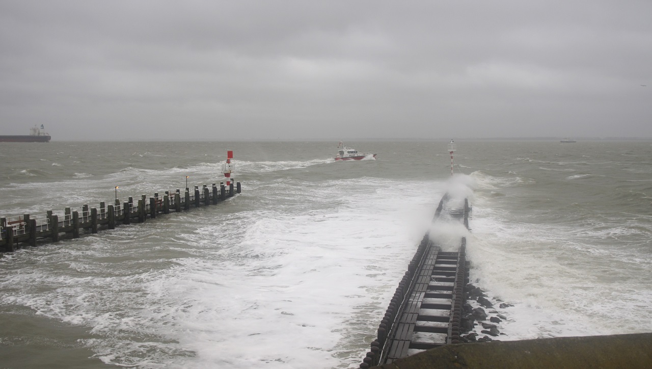 Storm op zee en aan de kust. Foto: Piet Grim