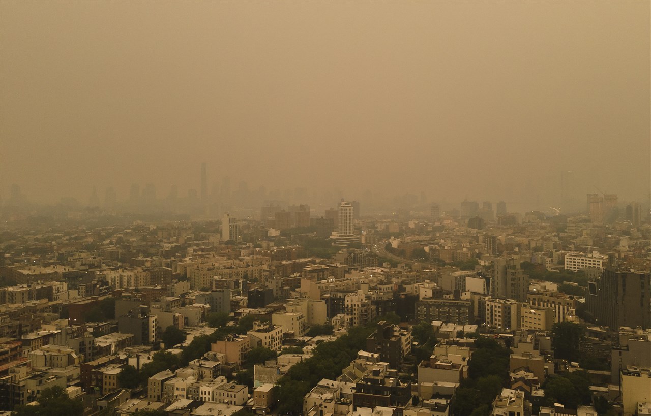 Smog hangt boven New York. Foto: Justin Lane