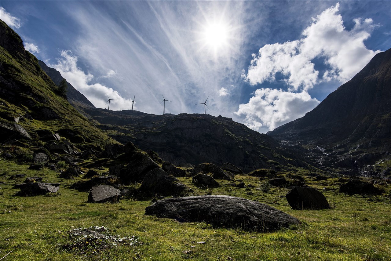 Windpark in de Zwitserse Alpen. Foto: ANP/EPA/OLIVIER MAIRE