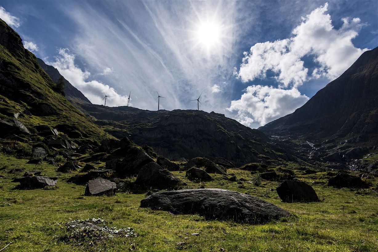 Windpark in de Zwitserse Alpen. Foto: ANP/EPA/OLIVIER MAIRE