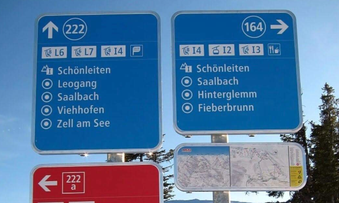 Wegwijsbord in Saalbach Hinterglem, de kleur van de borden geeft de moeilijkheidsgraad aan. Foto: Michel Roelfsema.
