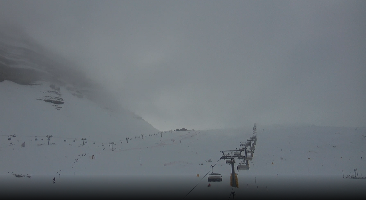 Aan de zuidkant van de Alpen valt vandaag nog sneeuw. Dit is het beeld in Madonna Campiglio op 2100 meter hoogte. Beeld: Feratel