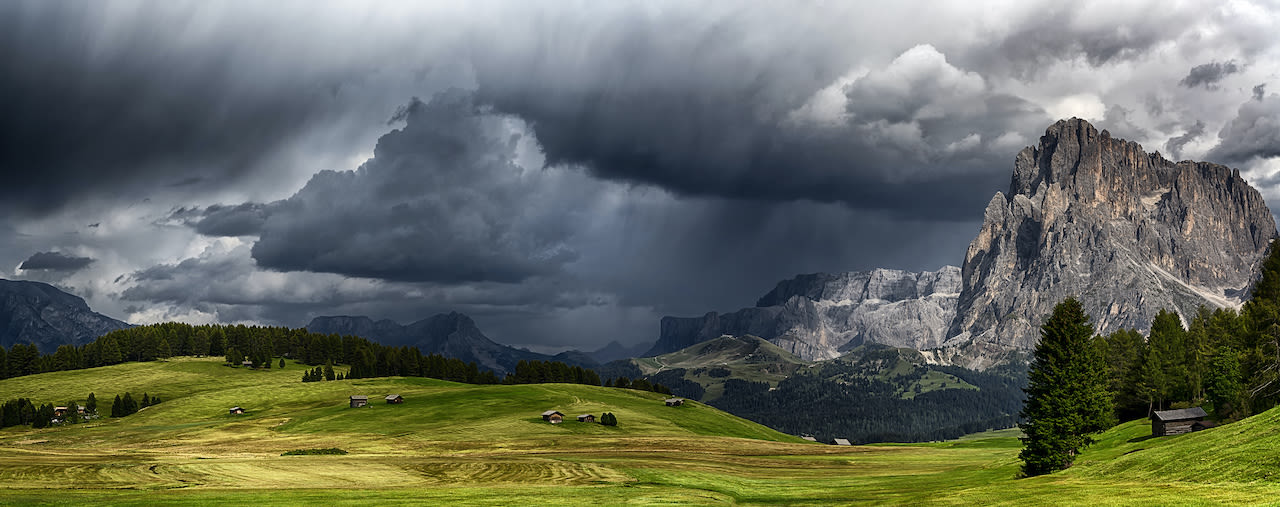 Adobe-stock-Massimo-de-Candido-onweer-boven-de-Alpen