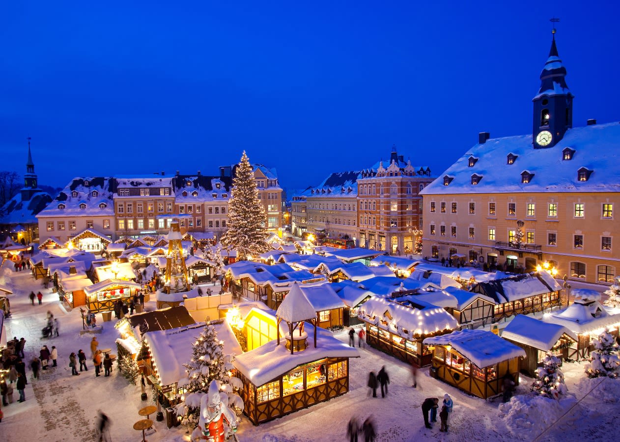 Een kerstmarkt in Duitsland. Dit soort plaatjes zullen we in ons land niet snel tegenkomen. Foto: (Adobe Stock / StockPixstore)